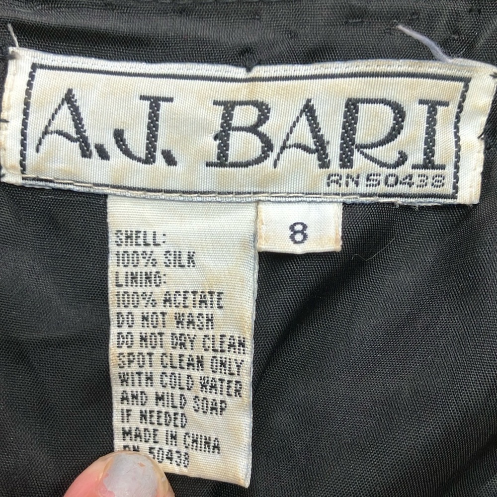 A.J. Bari Elegant Black Silk beaded cropped jacket sz 8 - Picture 2 of 9